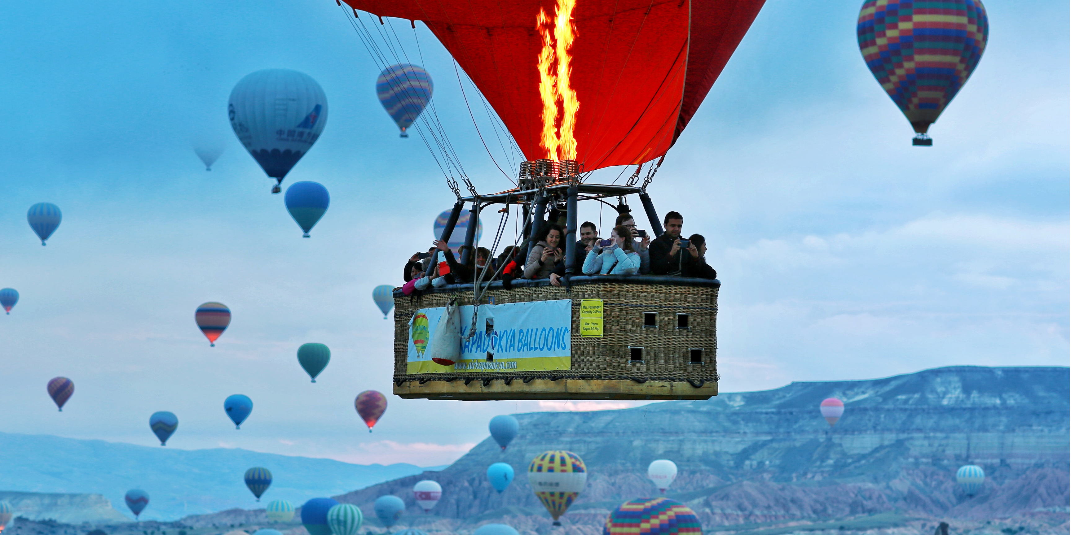 Pesona Cappadocia: Terbang dengan Balon Udara Panas di Negeri Peri