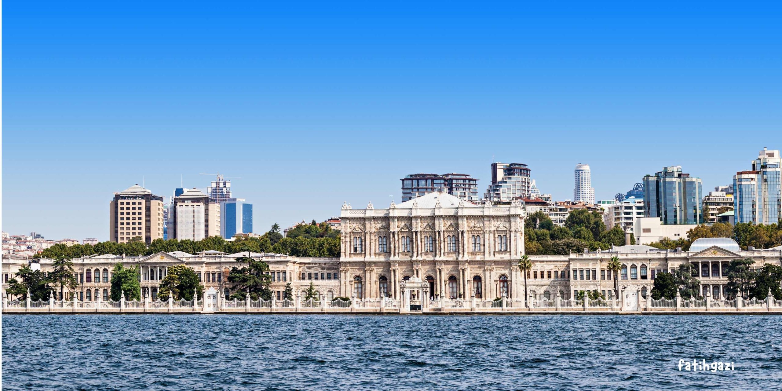 Dolmabahçe Palace Istanbul: Sejarah di Tepi Bosphorus