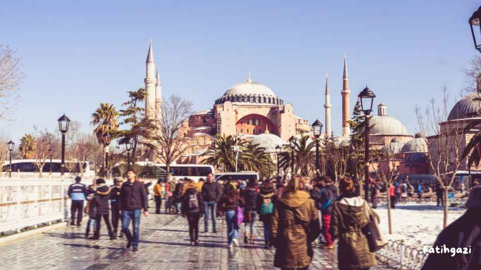 Istanbul Catat Rekor dengan 5,2 Juta Wisatawan di Tahun 2024