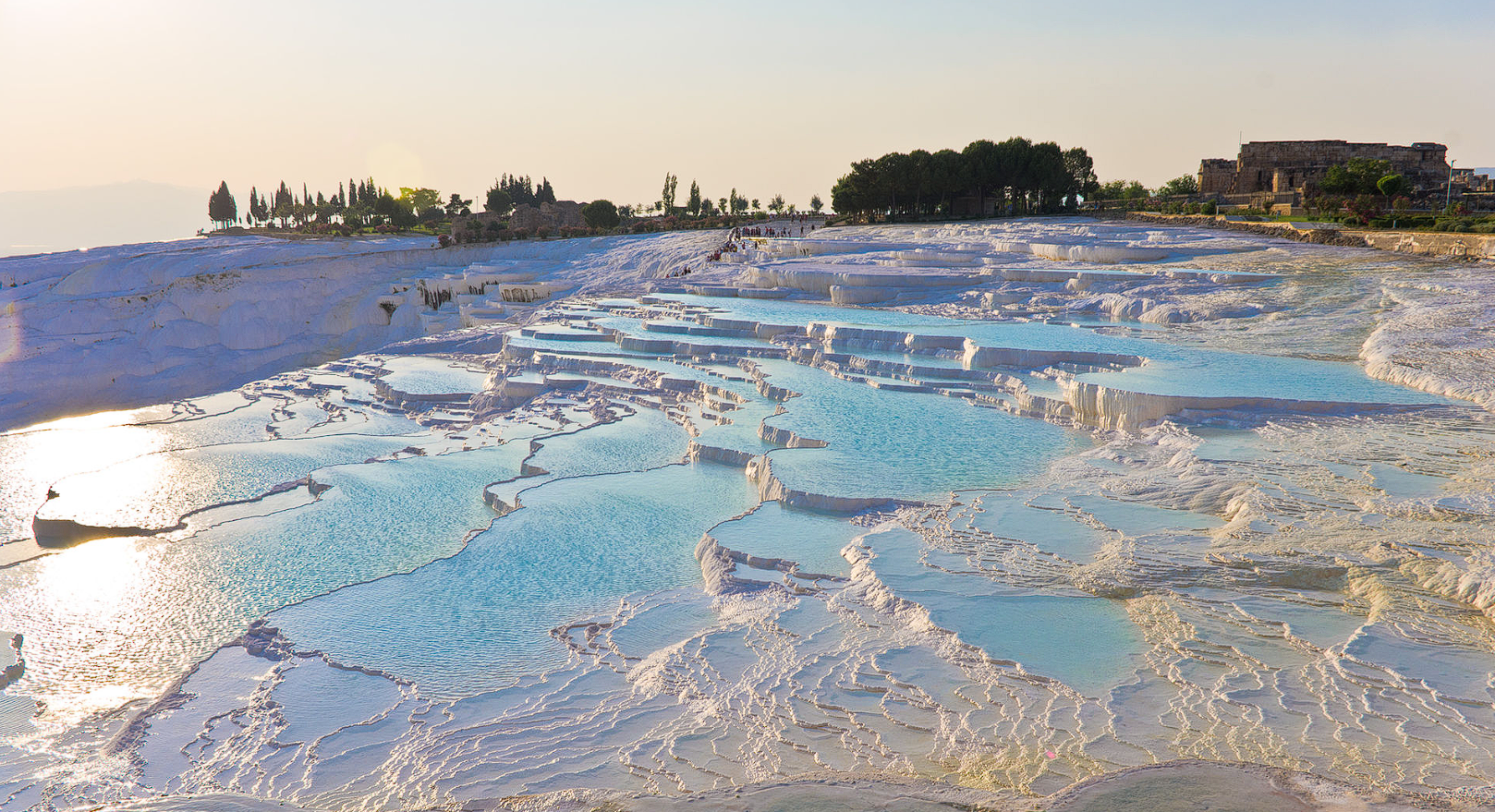 Pamukkale: Kolam Teras Alami yang Memukau Dunia